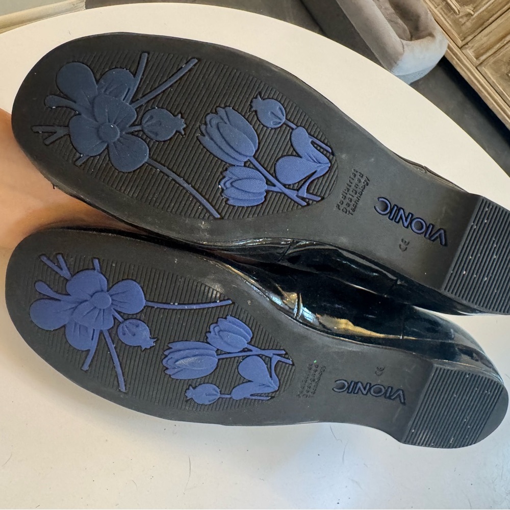 Vionic Black Leather Flats - image 3